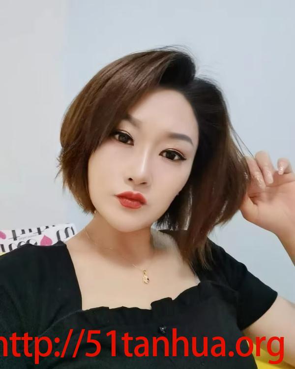 气质舌吻少妇